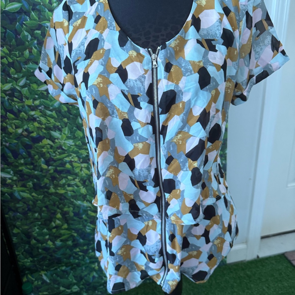 Multicolor Abstract Zip-Front Top p28 - Picture 3 of 4